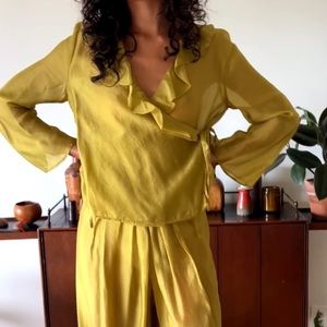 Lisa Says Gah Tilda Ruffle top NWT small